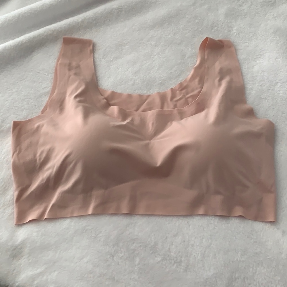 XXL nylon seamless bra. Light pink. Removable pads
